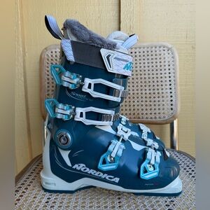 Nordica Speedmachine Women’s Ski Boots Teal Blue size 8.5-9 mondo 25.5 / 295mm